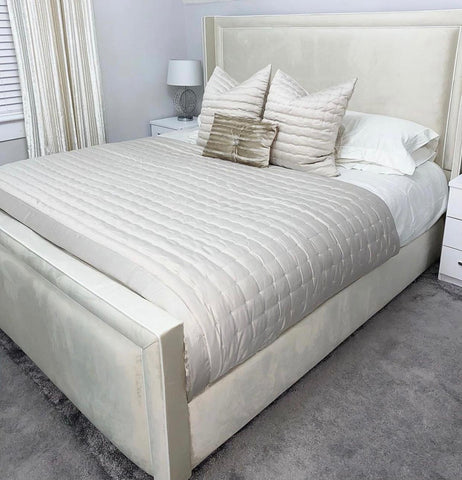 Lorenzo Wing Bed With Accent Piping